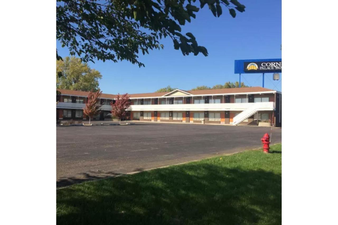 Corn Palace Inn Mitchell Exterior photo