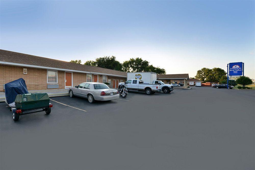 Corn Palace Inn Mitchell Exterior photo