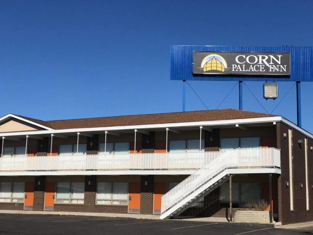 Corn Palace Inn Mitchell Exterior photo